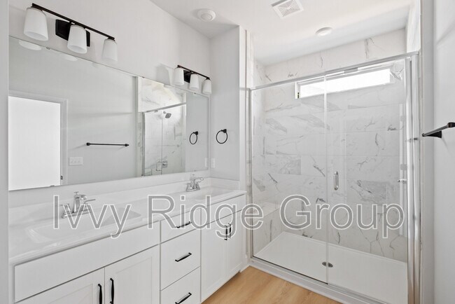 Building Photo - 2538 Lydia Ave