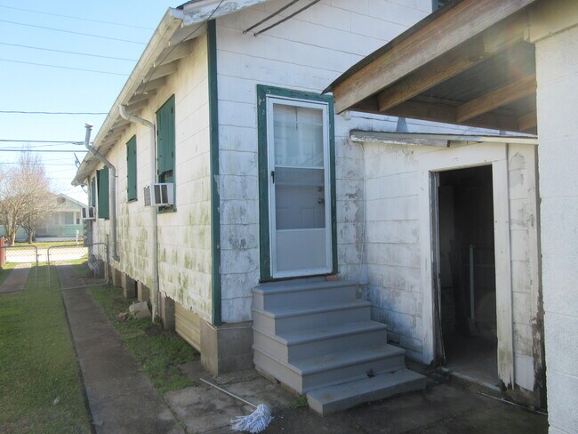 Building Photo - 918 Mehle St