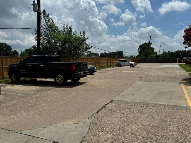 Building Photo - 12660 Ashford Point Dr