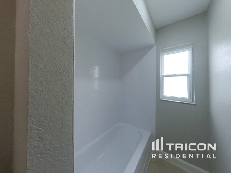 Building Photo - 817 Palermo Ct