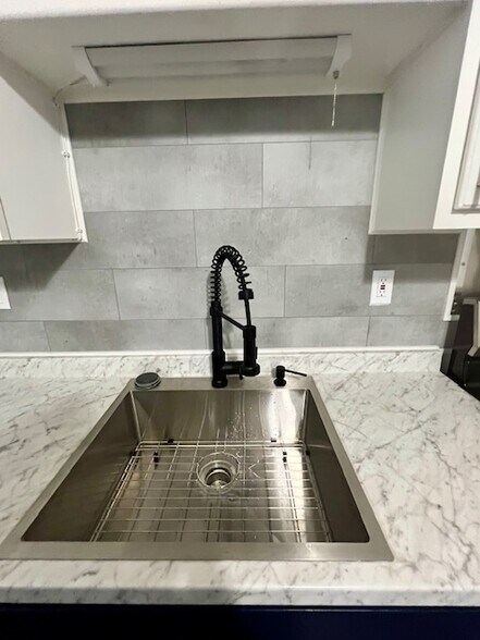 Building Photo - 83 Arnold Ave