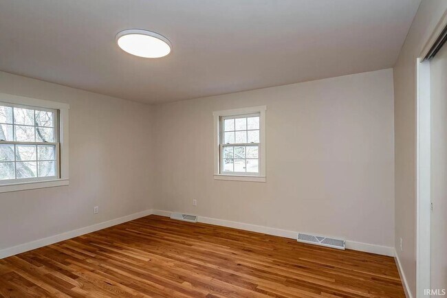 Building Photo - 4480 E Janet Dr