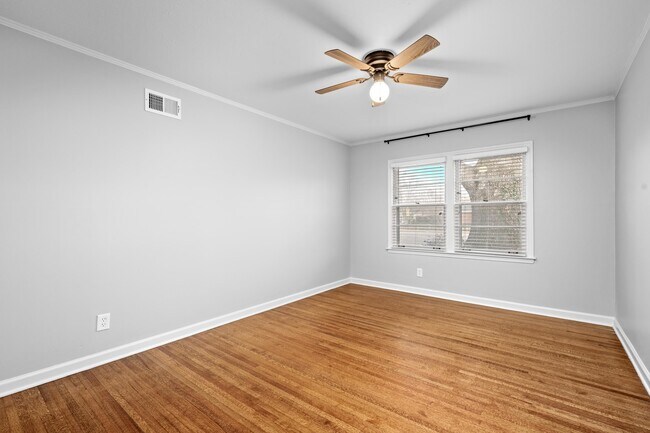 Building Photo - 1453 Colonial Rd