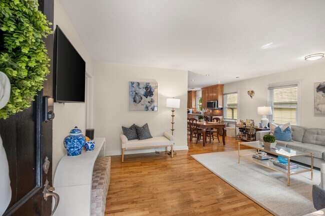 Building Photo - 746 Amsterdam Ave NE