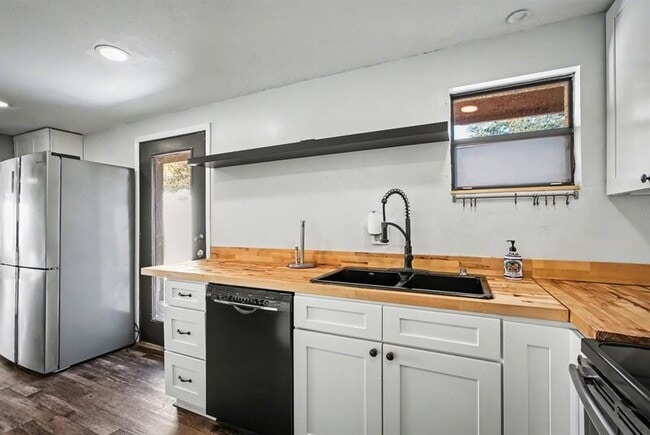 Building Photo - 569 Arcadia Dr