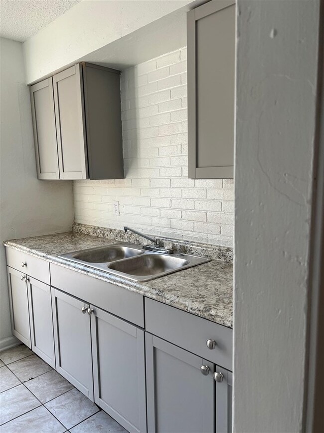 Building Photo - 2107 NW 38th St