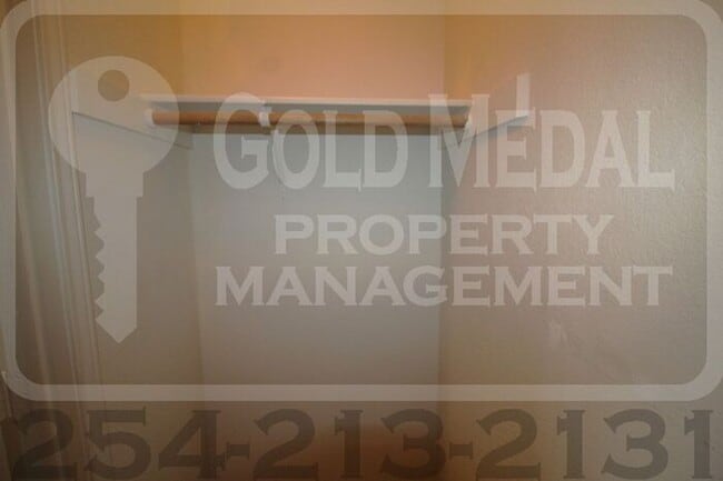 Building Photo - 306 Creek St