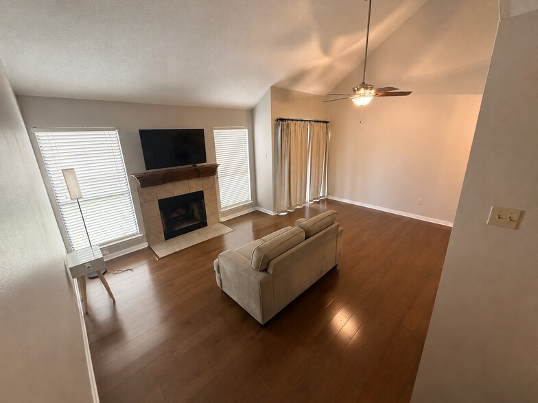 Building Photo - 119 Chamale Cv W