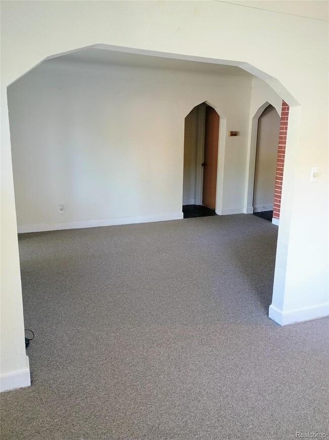 Building Photo - 19241 Melrose Ave