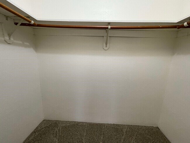 Building Photo - 379 Huse Rd