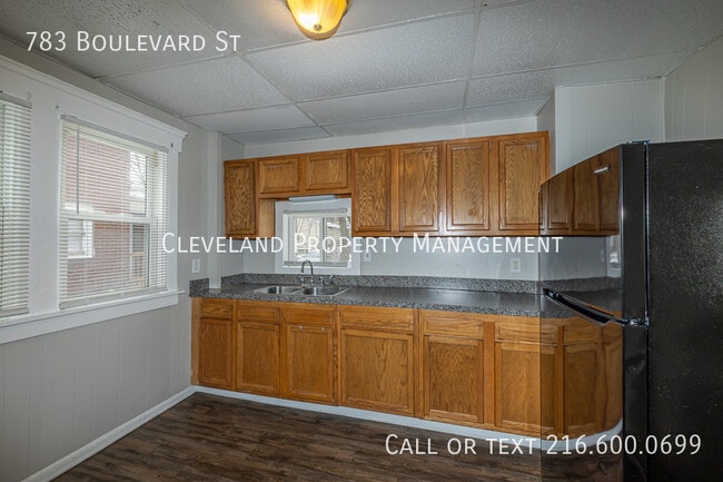 Building Photo - 783 Boulevard St