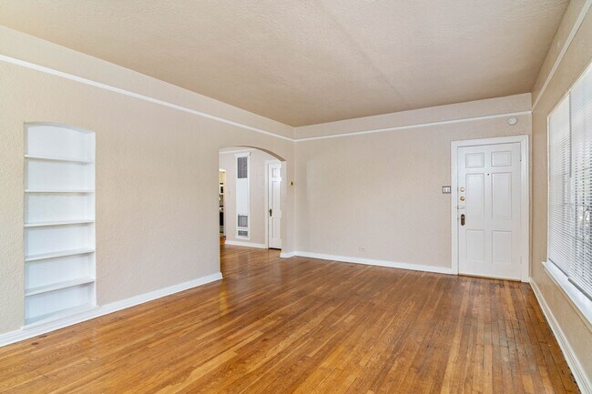 Building Photo - 268 E Lullwood Ave