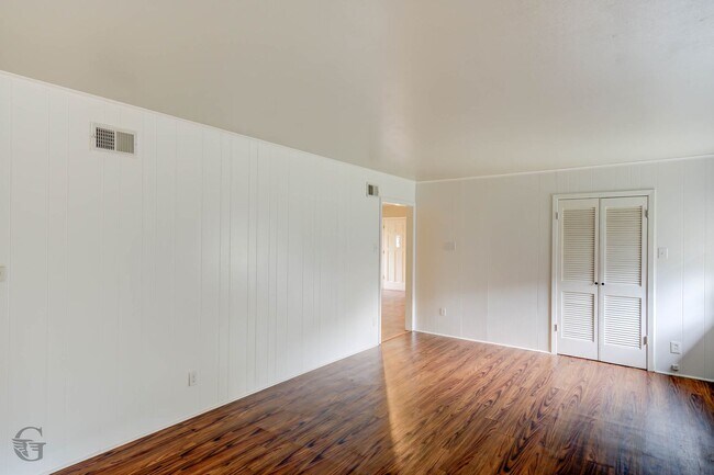 Building Photo - 2829 Doles Pl
