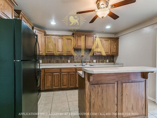 Building Photo - Spacious 2 Bed/1.5 Bath Norman Townhome Av...