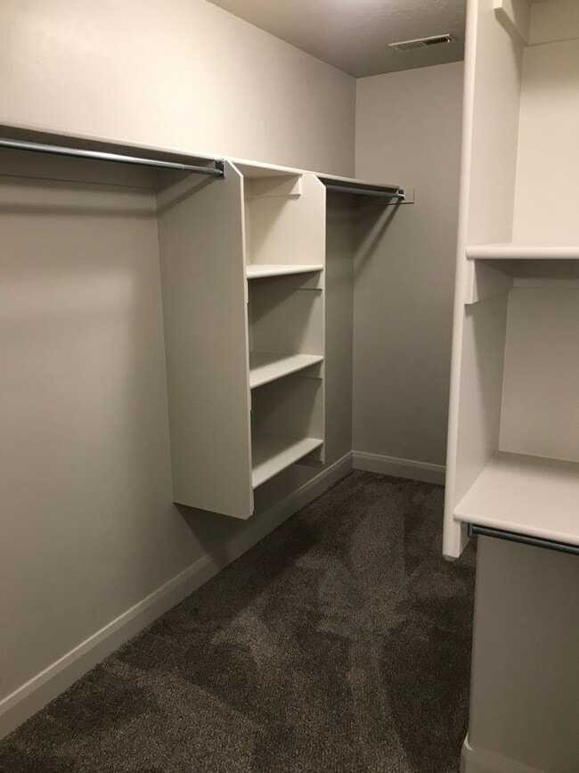 Building Photo - Beautiful 1,735 sq. ft. townhome featuring 3 bedrooms and 2.5 bathrooms!