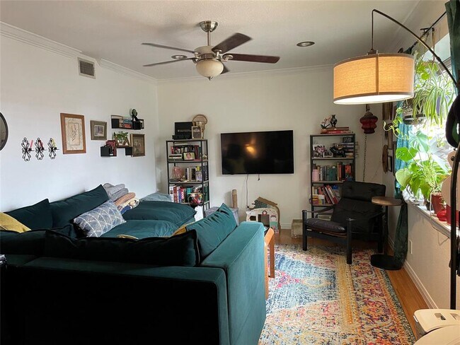 Building Photo - 900 S Lamar Blvd