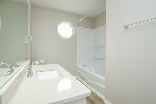 Building Photo - 346 Paula Ct