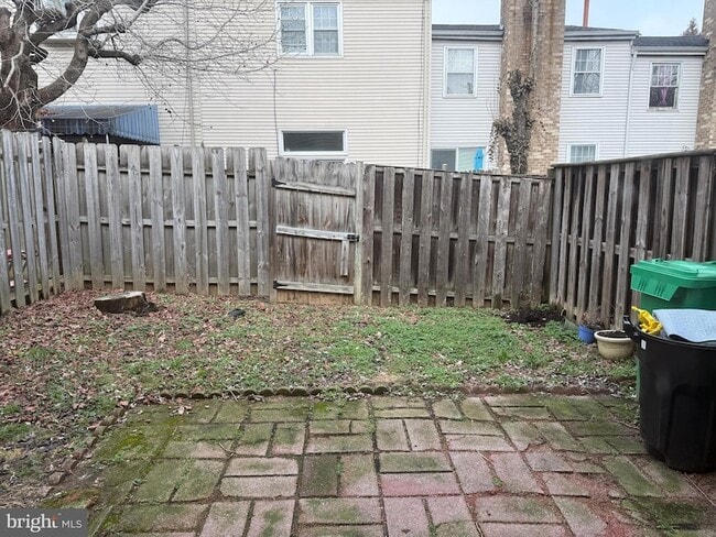 Building Photo - 9 Autumn Hill Way