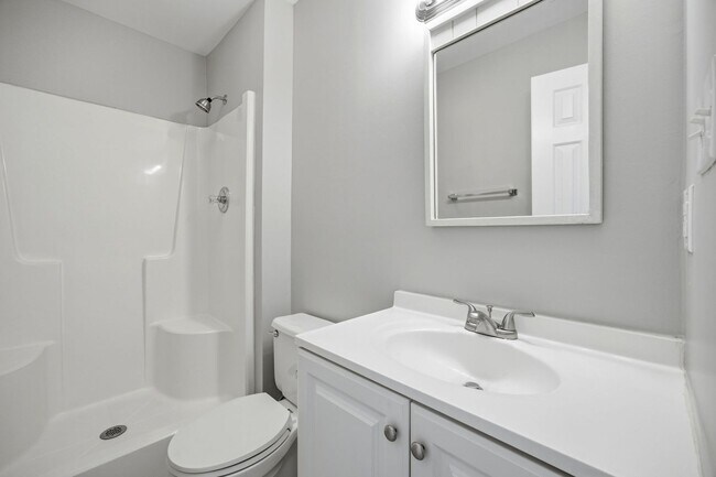 Building Photo - Beautiful Durham 3 Bed Condo | Minutes from RTP & Southpoint