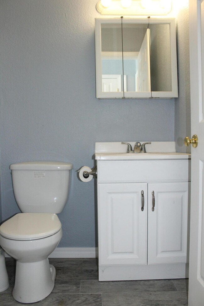 Building Photo - 1077 Woodlore Cir