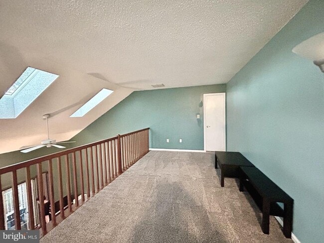 Building Photo - 904B Oliphant Ln