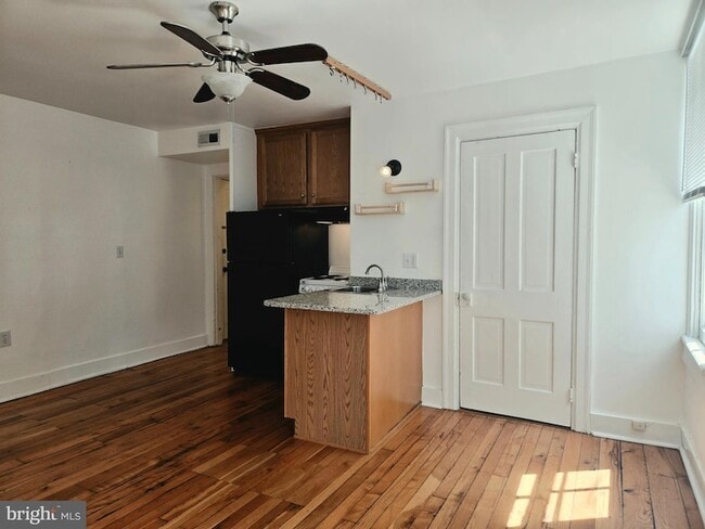 Building Photo - 448 N Loudoun St