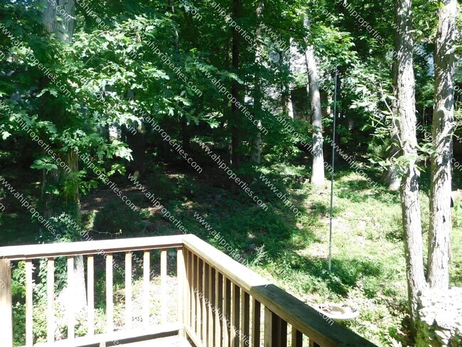 Building Photo - 11313 Mountain Crest Dr SE