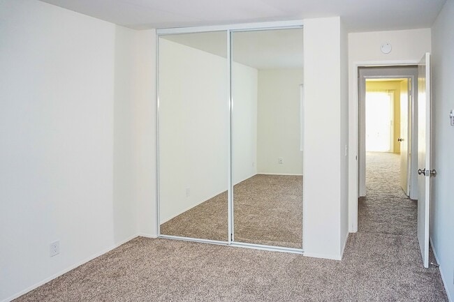Building Photo - STUNNING 3BD/2.5BA TOWNHOUSE - BONITA VIEW...