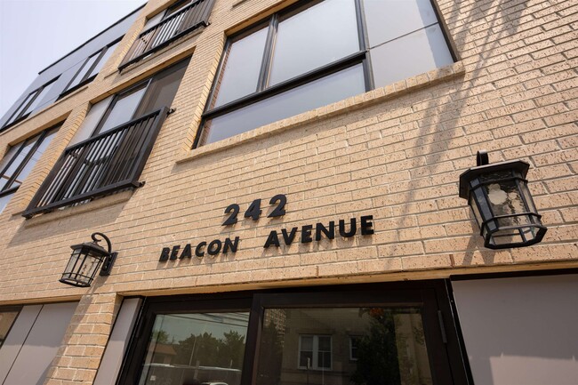 Building Photo - 242 Beacon Ave