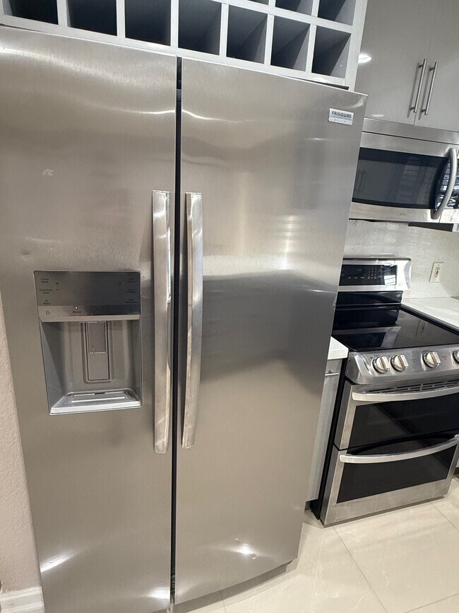 Building Photo - 14912 SW 143rd Ct