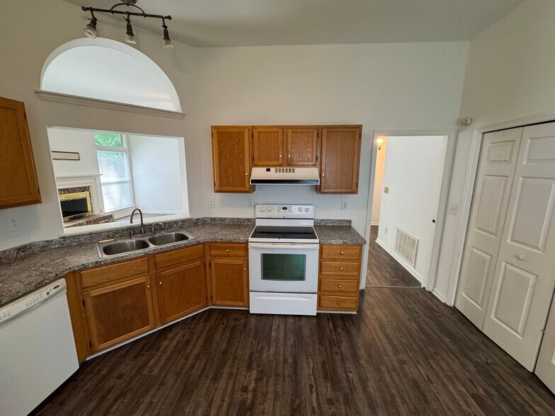 Building Photo - 3206 Rheinwood Ct