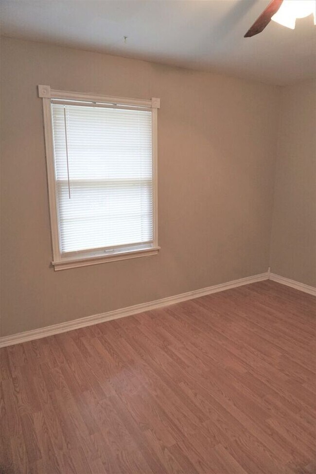 Building Photo - 3 Bed 2 Bath 1 Car Garage -The Village NW OKC