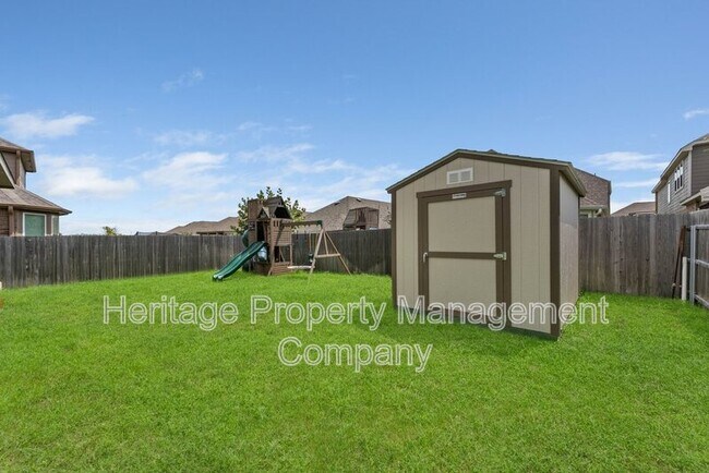 Building Photo - 942 Blue Violet