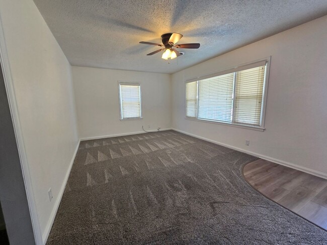 Building Photo - 404 E Hopi St