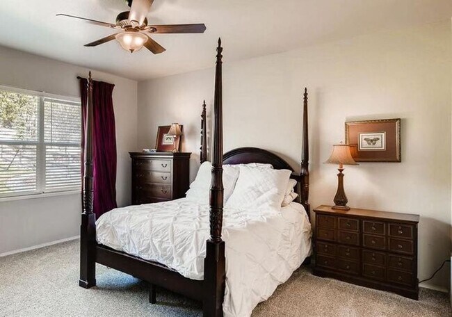 Building Photo - 6 month lease available! D20 5bdrm Home on...