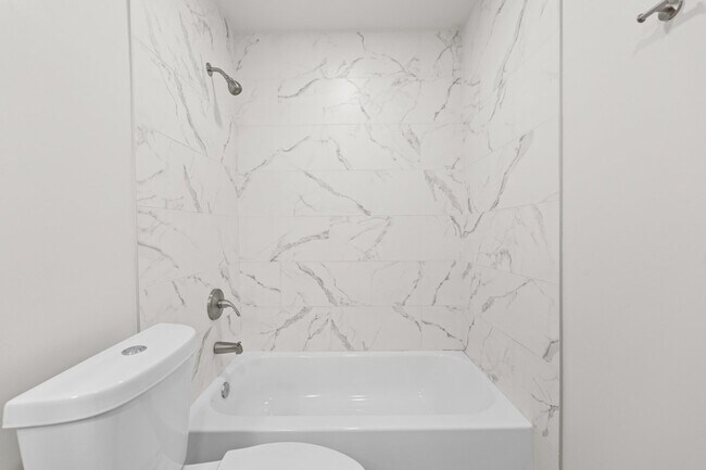 Building Photo - "Spacious 3-Bed Condo with 2 Baths in Citr...