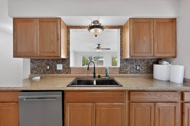 Building Photo - 4113 La Colorada Ct SE