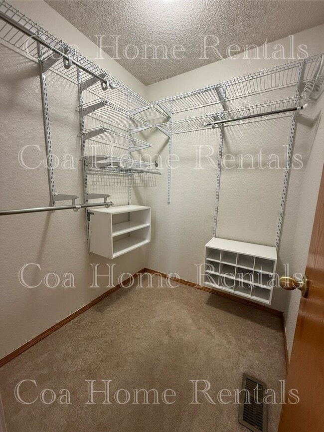 Building Photo - Great home in Derby Kansas