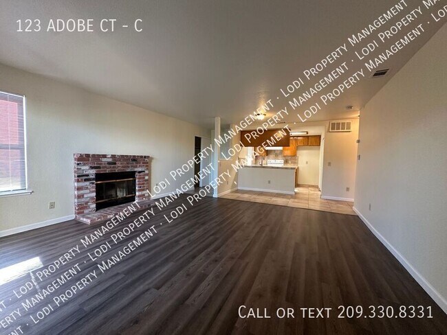 Building Photo - 123 Adobe Ct
