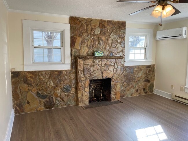 Building Photo - 1143