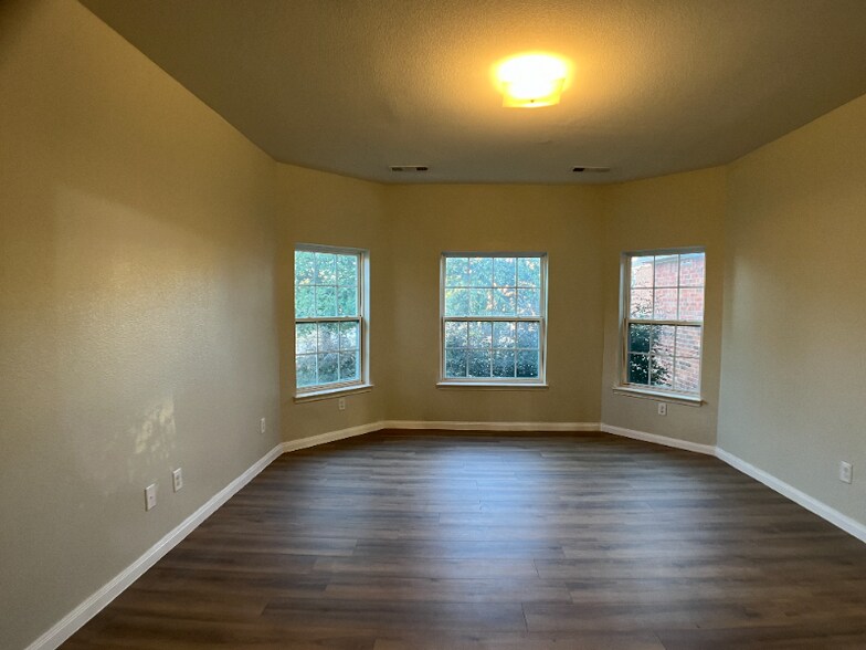 Building Photo - 312 Magnolia Dr