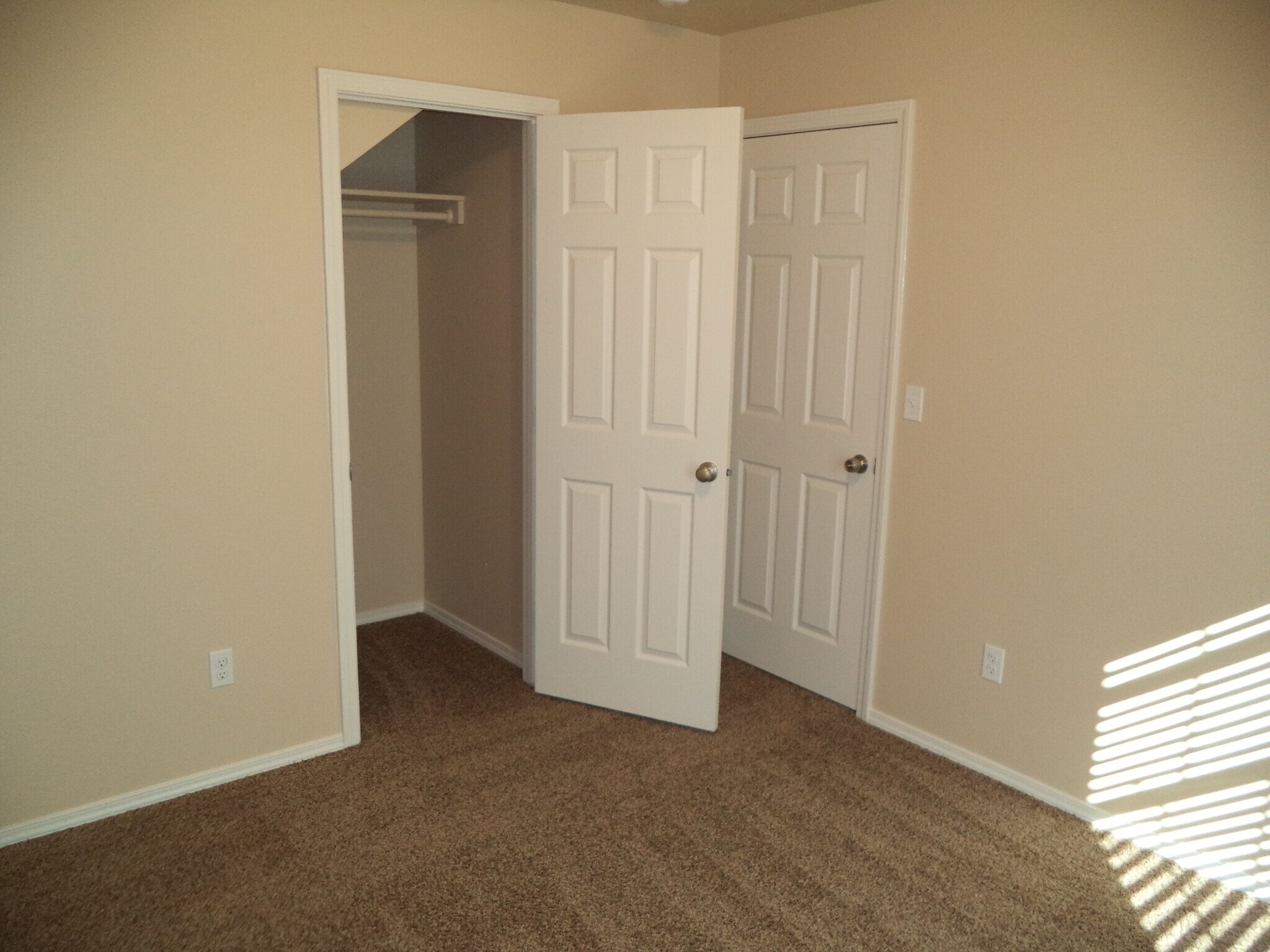 Building Photo - 10056 W Rustica St