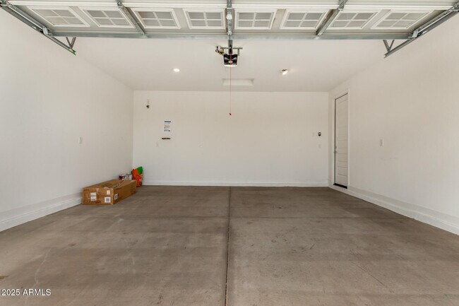 Building Photo - 4942 N 194th Dr