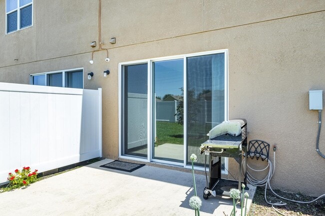 Building Photo - 7069 Woodchase Glen Dr