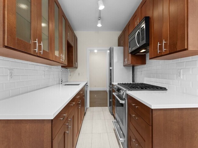 Building Photo - 62 Queensberry St