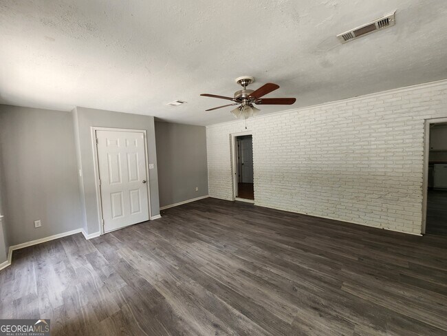 Building Photo - 4120 Fairview Dr