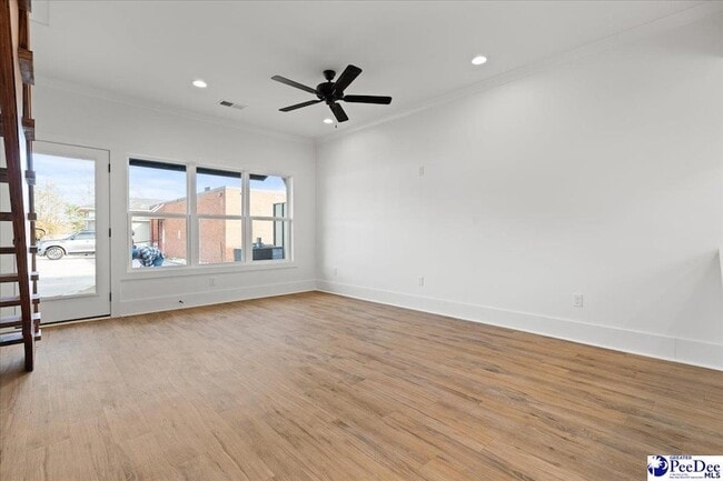 Building Photo - 501 W Cheves St