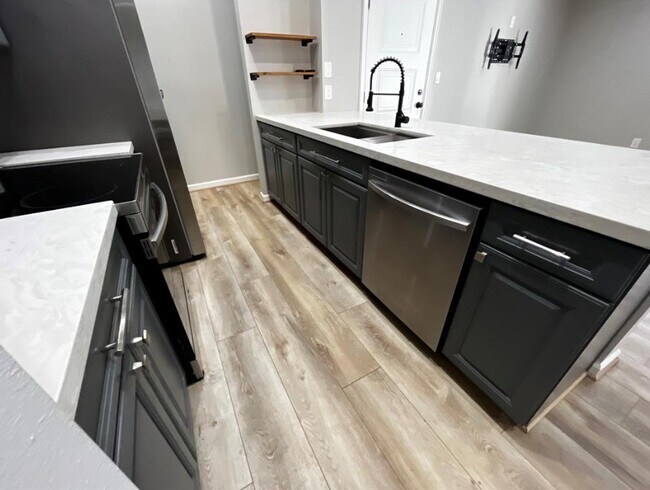 Building Photo - 2425 Augusta Dr