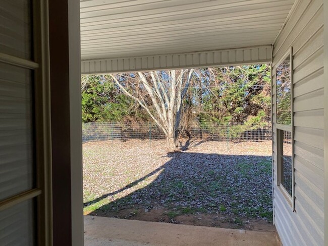 Building Photo - Ranch style home in Locust Grove