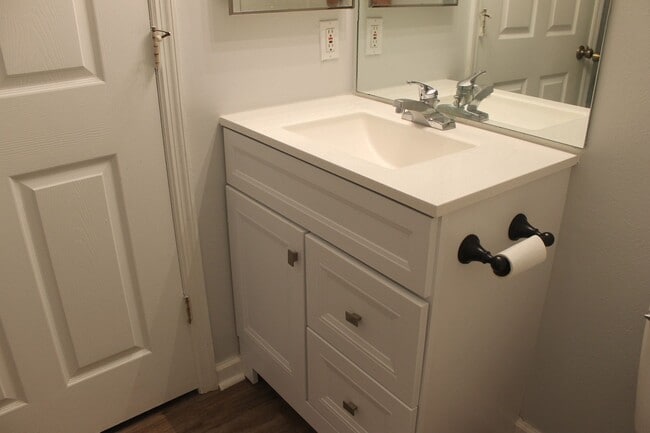 Building Photo - Plantation Point - 1st Floor, 2 Bedrooms